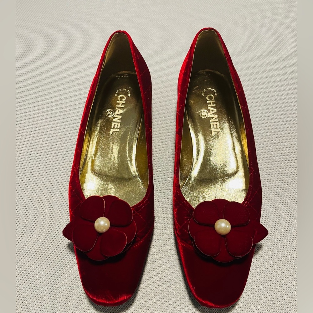 Chanel velvet flats